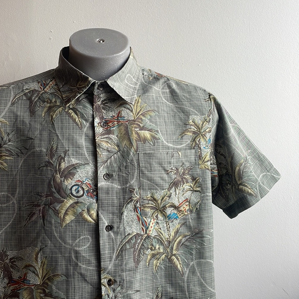Large Hawaiian Style Button Down Shirt with Motorcycles Size Large .